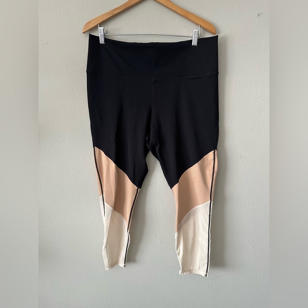 Fabletics High-Waisted 7/8 Leggings Size 1X